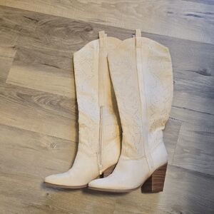 Elegant Beige Heeled Boots